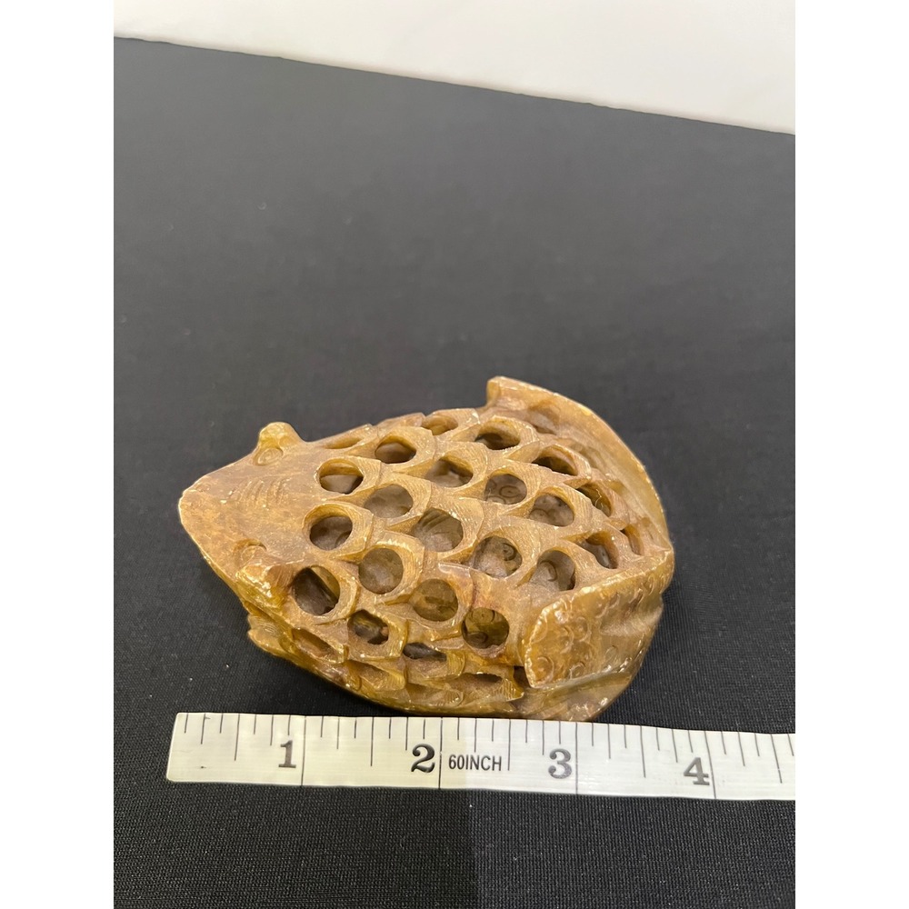 Vintage Hand Carved Soapstone Reticulated Frog Figurine Made in India 3.5 Inch - Picture 7 of 7
